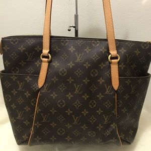 Louis Vuitton Totally Monogram MM